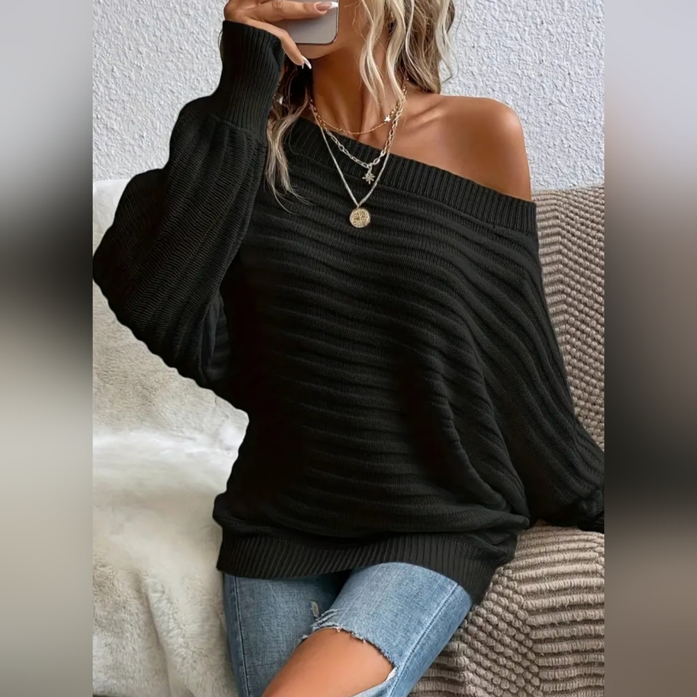 NIP Black Cold Shoulder Cuddly Designer Sweater - Picture 4 of 4